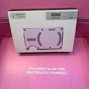 Ridge Lavender MagSafe Compatible Wallet Case